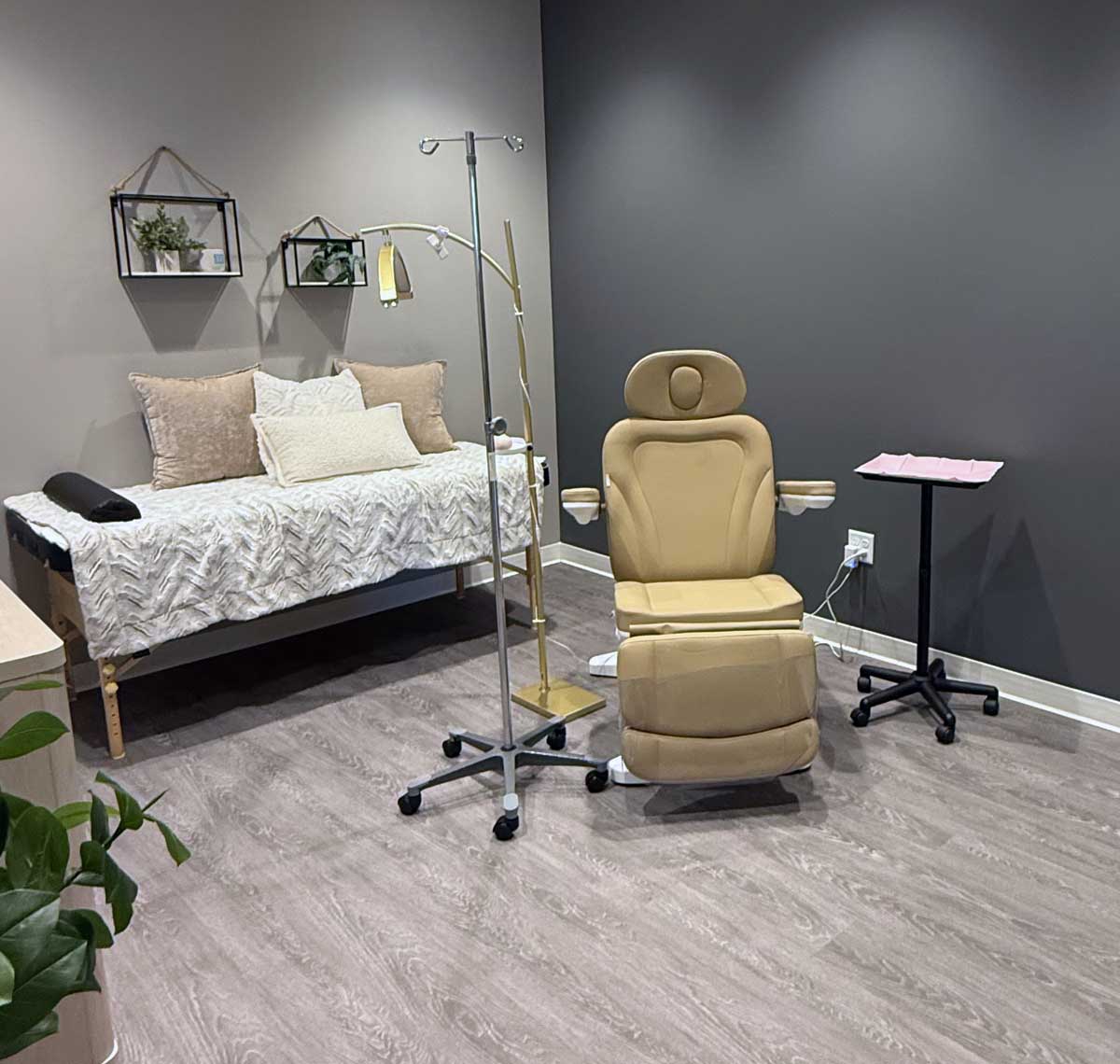 Medical treatment room with recliner and IV stand
